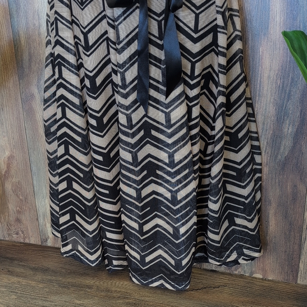 Haani Black and Tan Chevron Midi Sleeveless Petite Dress PM         C500 - Picture 4 of 10
